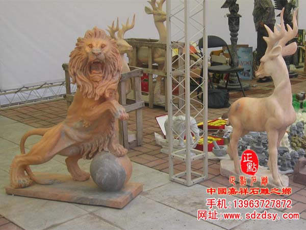 晚霞紅石雕雄獅