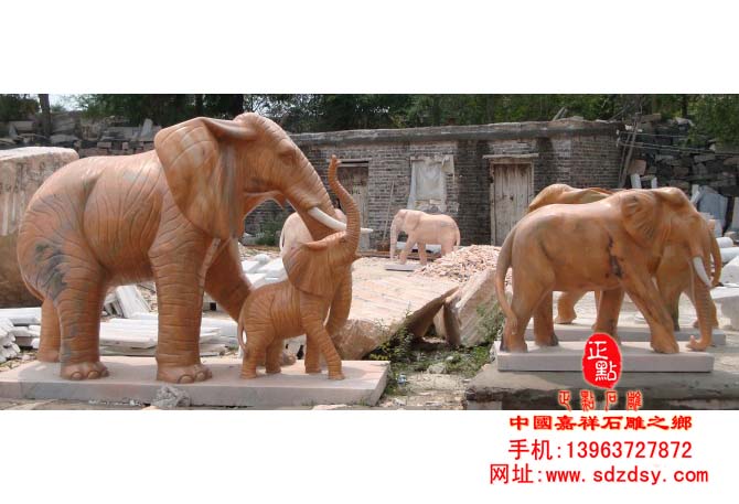 晚霞紅石雕母子象