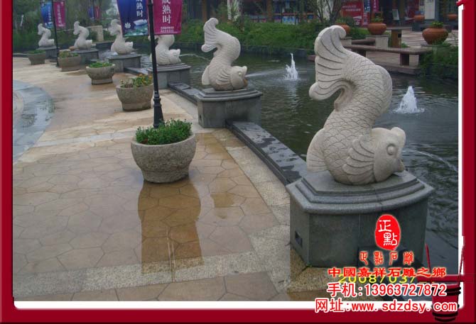 黃繡石鯉魚噴泉