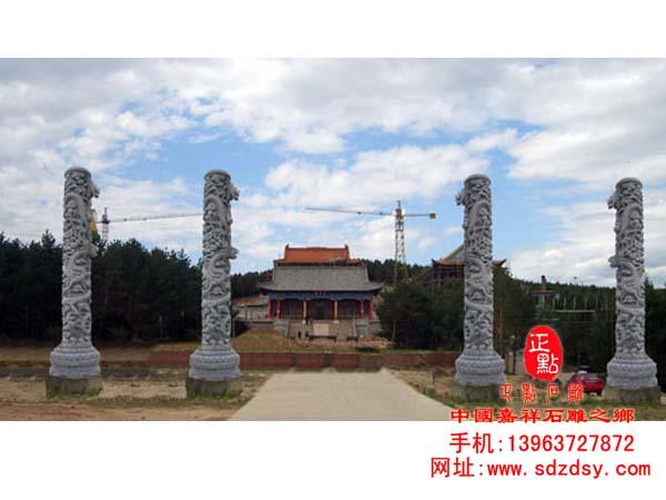 青石石雕龍柱